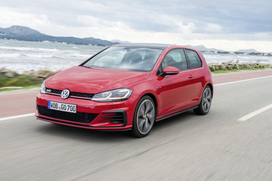  Volkswagen Golf GTI 3-Door 2017 года  (UK) (фото 11 из 33)